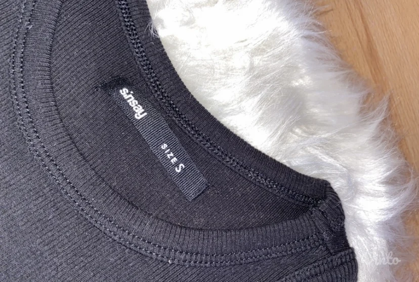 2 crop top sportske majice