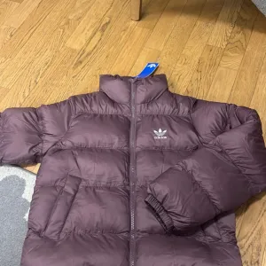 Adidas NOVA jakna sa etiketom