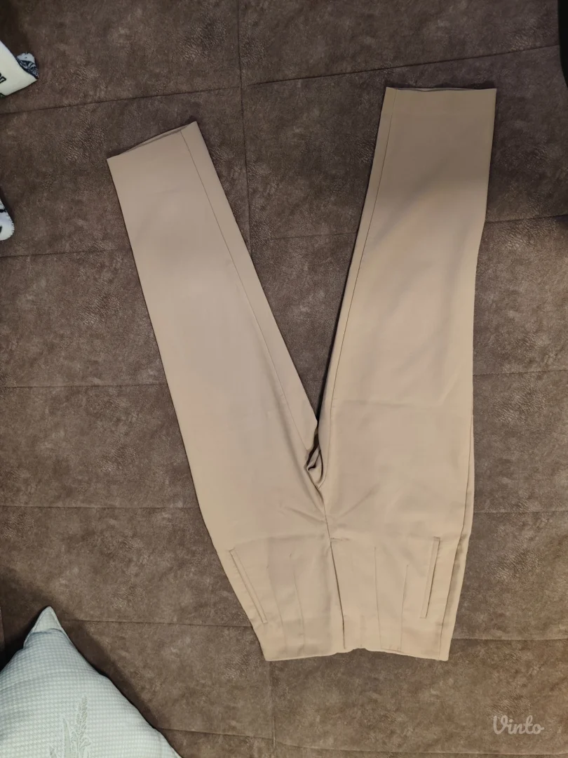 Zara kamel pantalone