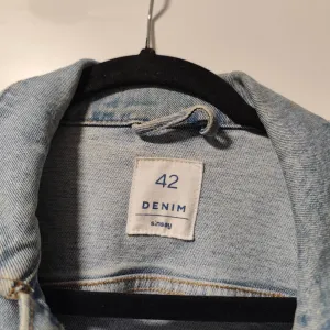 Teksas jakna brenda Sinsay