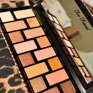 Too Faced Born this way paleta senki