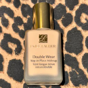 Estee Lauder Double Wear 1N2 - ECRU