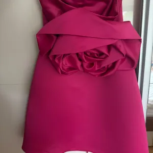 Svečana ciklama haljina Marko Jović atelier – XS (34), nošena jednom