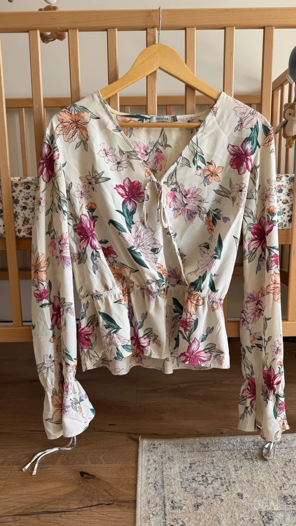 Bershka košuljica. L