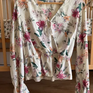 Bershka košuljica. L