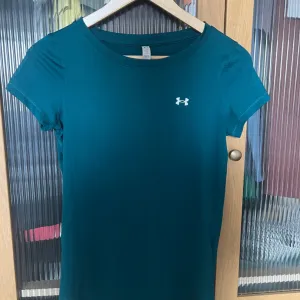 Under armour majica za trening xs