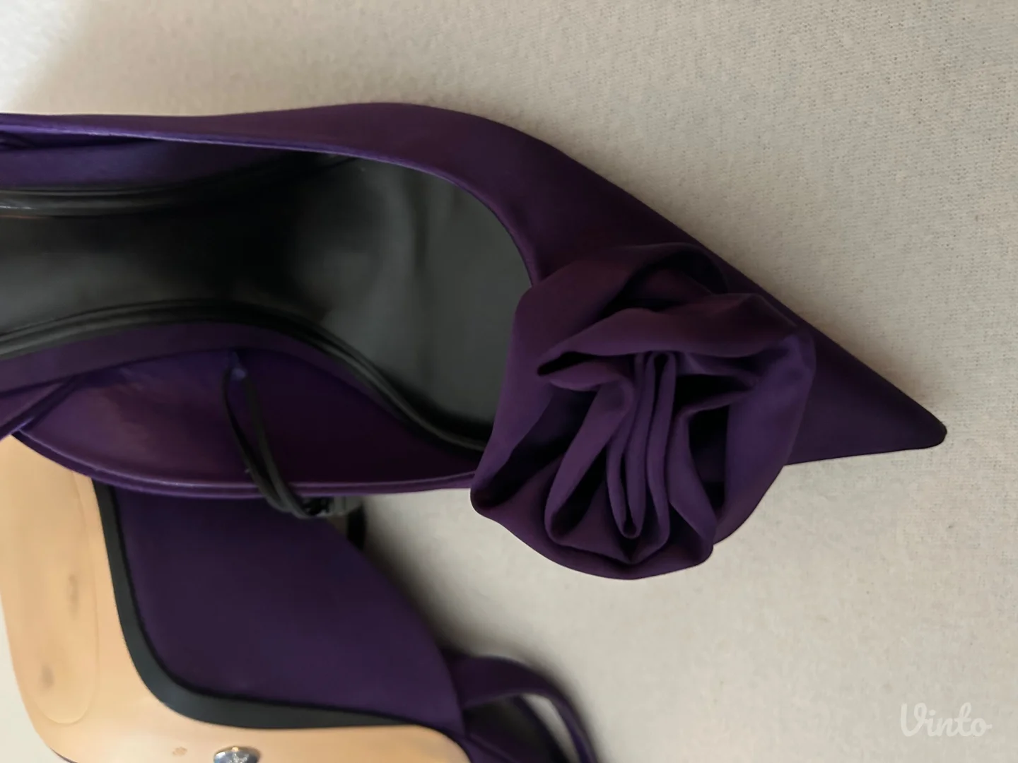 Zara štikle saten nove