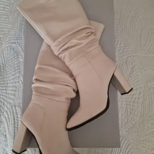 Nove čizme Africa na štiklu, Kožne