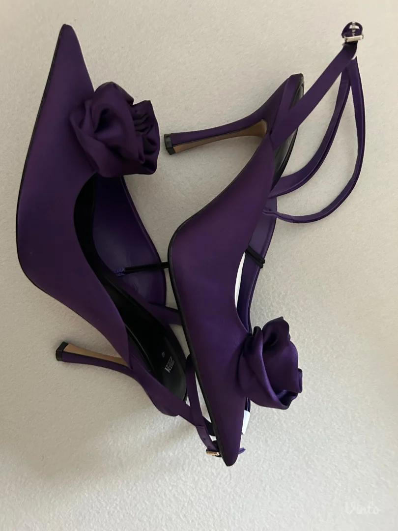 Zara štikle saten nove