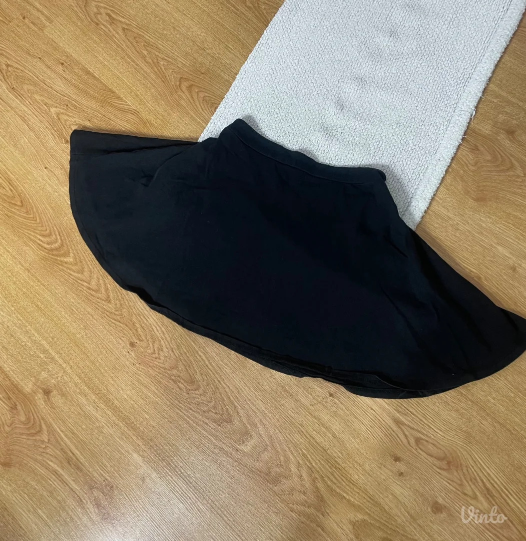 Crna leprsava suknjica