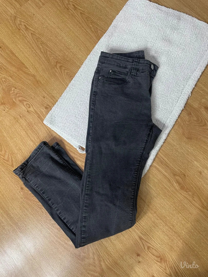 Crne ženske farmerke