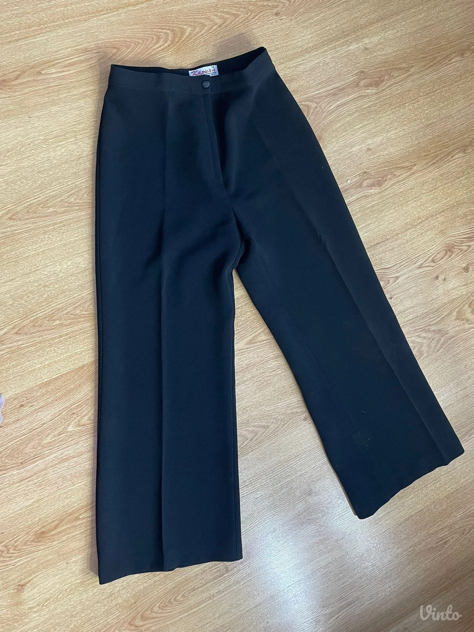 Crne pantalone