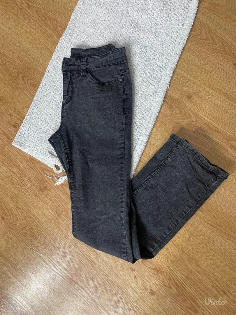 Crne ženske farmerke