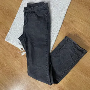 Crne ženske farmerke