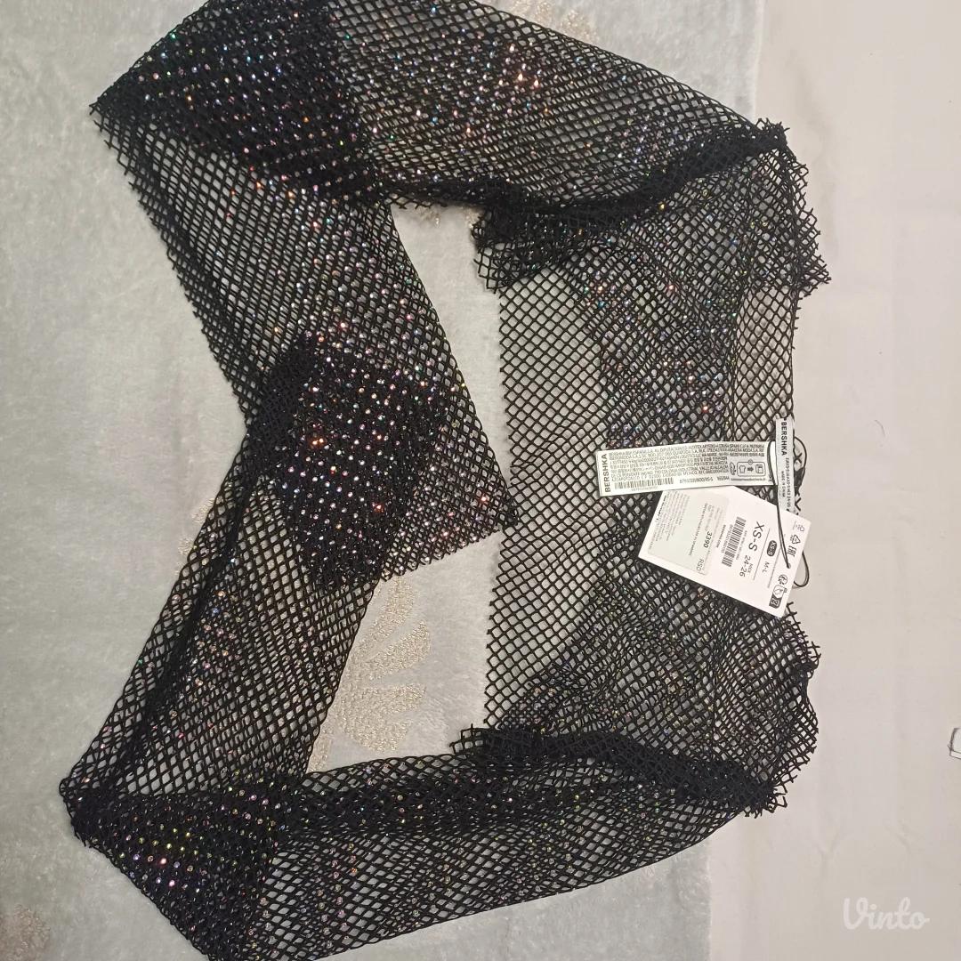 Stradivarius top sa etiketom