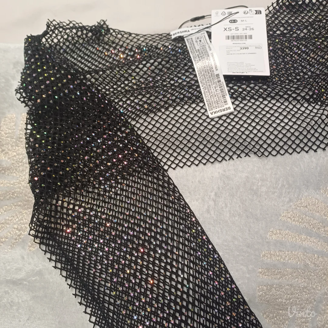 Stradivarius top sa etiketom