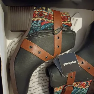 Desigual čizme za etiketom 36