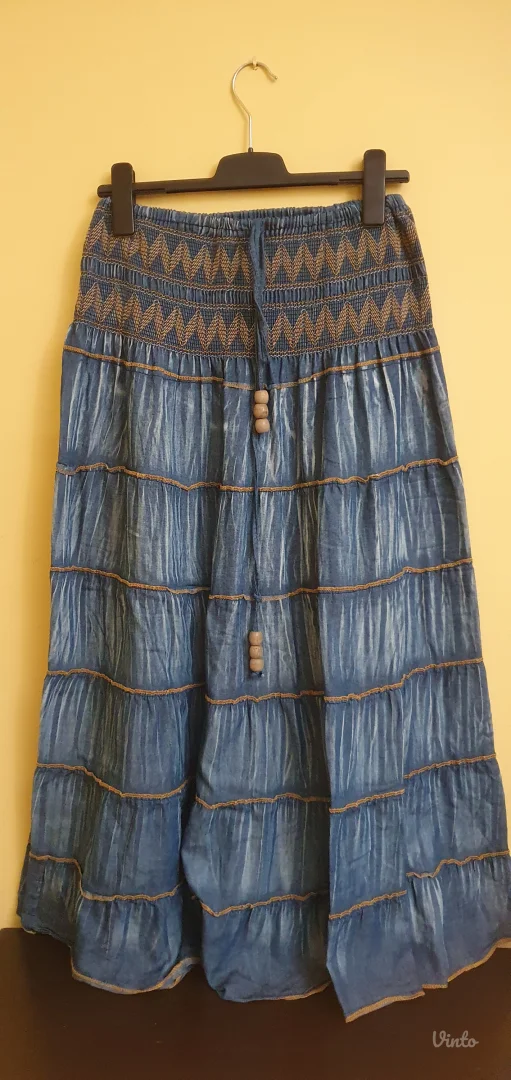 Dve suknje vel. L za samo 1000din