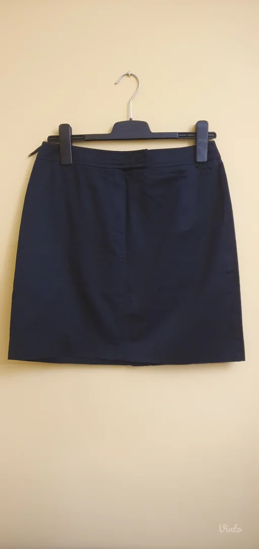 Dve suknje vel. L za samo 1000din