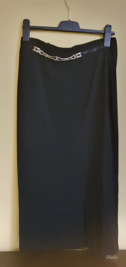 Dve suknje vel. L za samo 1000din