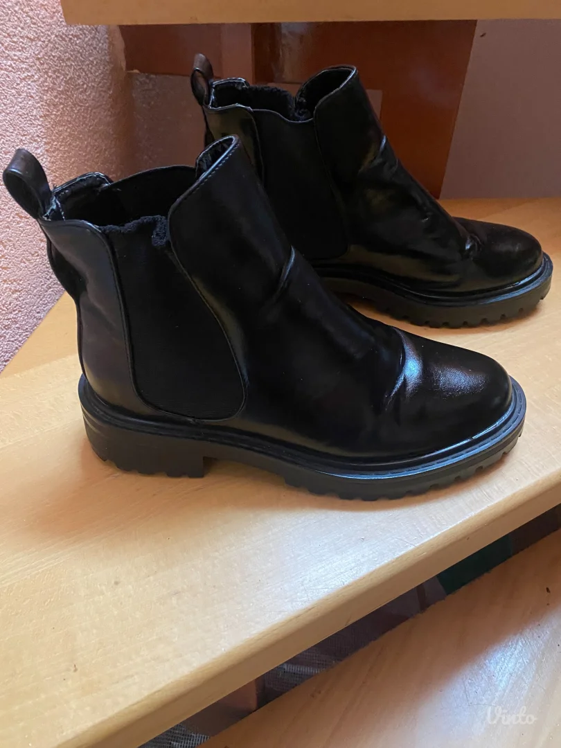 Crne ženske gležnjače