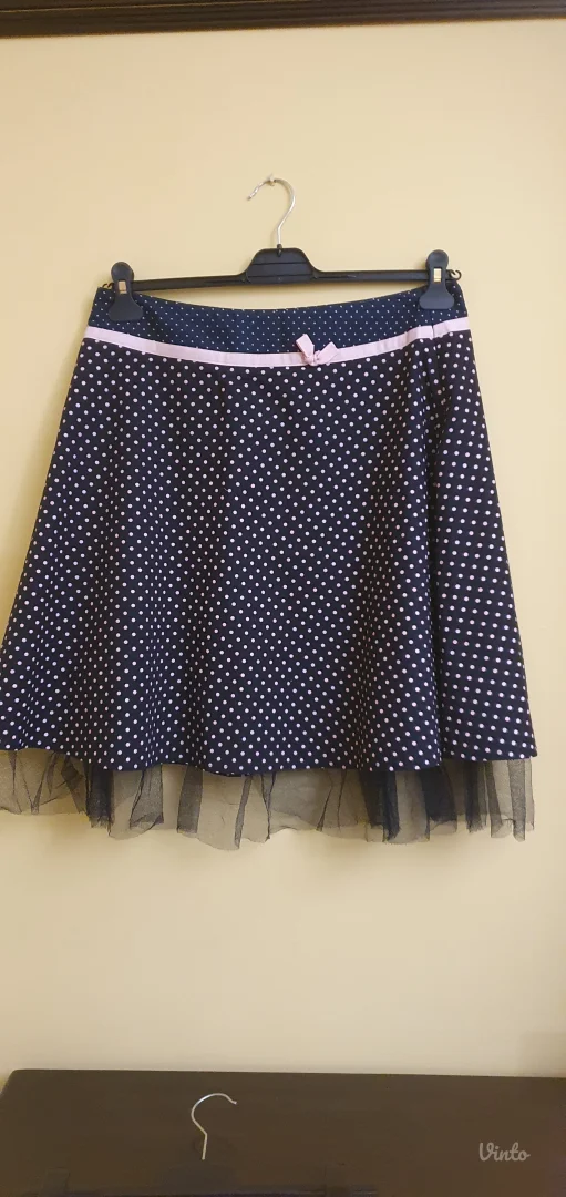 Dve suknje vel. L za samo 1000din