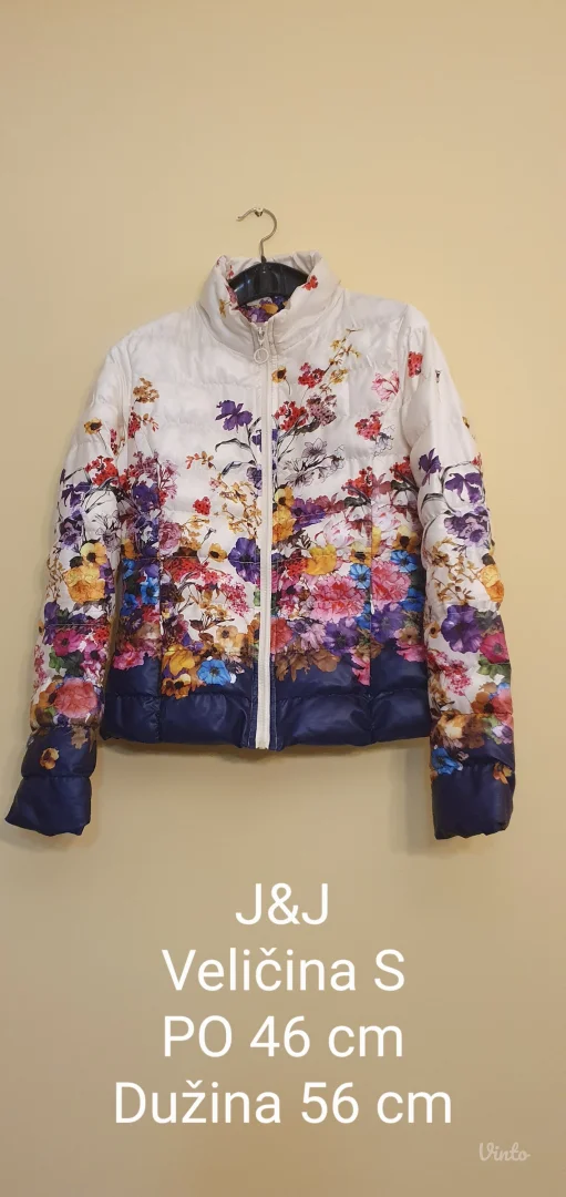 Jakna sa cvetnim dezenom