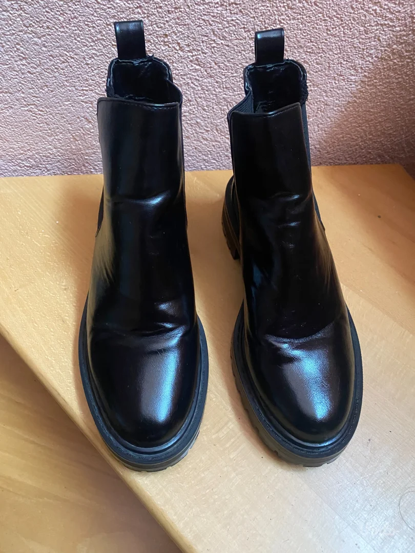 Crne ženske gležnjače