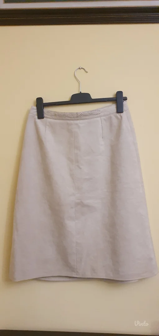Dve suknje vel. L za samo 1000din