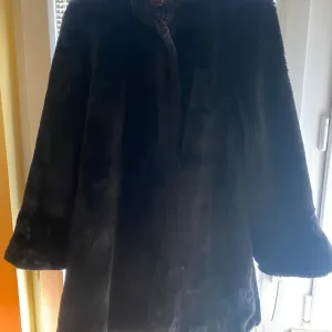 Vintage bunda od veštačkog krzna