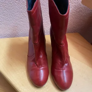 Kožne čizme proizvedene u Španiji