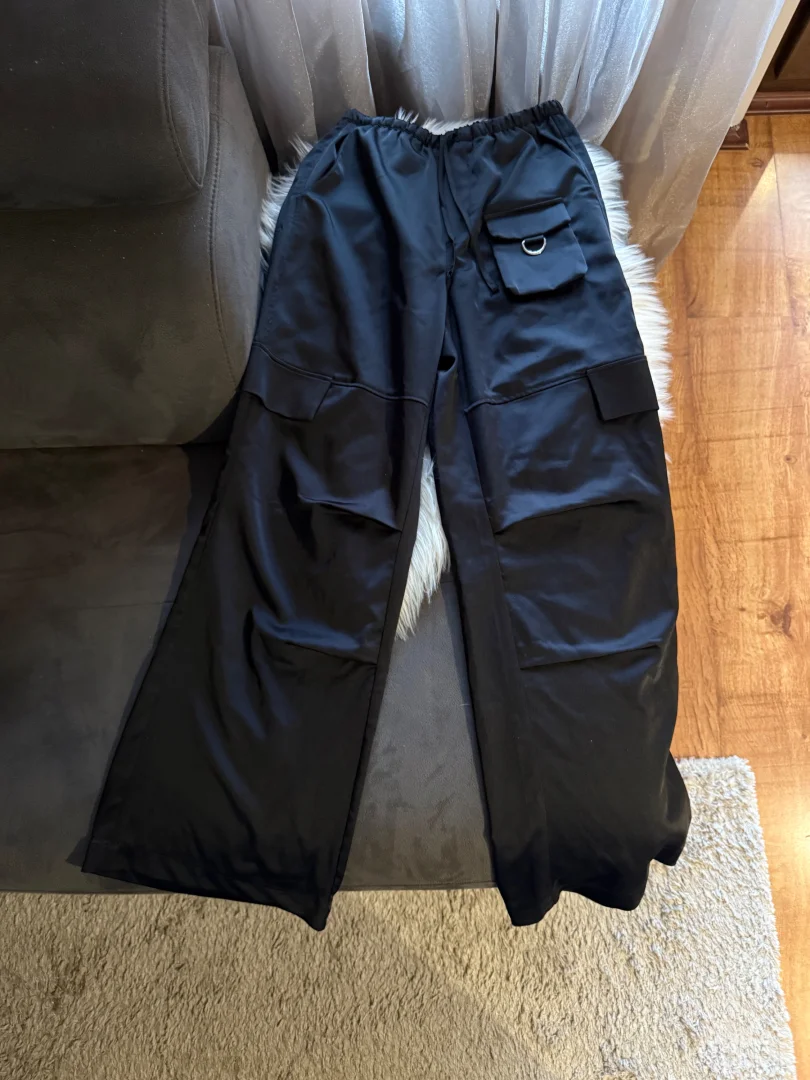 Bershka cargo satin pantalone