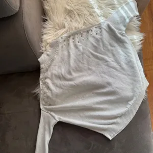 Majica sa golim ramenima (offshoulder)