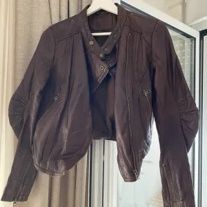 Braon jakna od prave kože