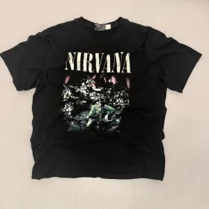 Nirvana MTV Unplugged Majica – H&M (Oversize S)