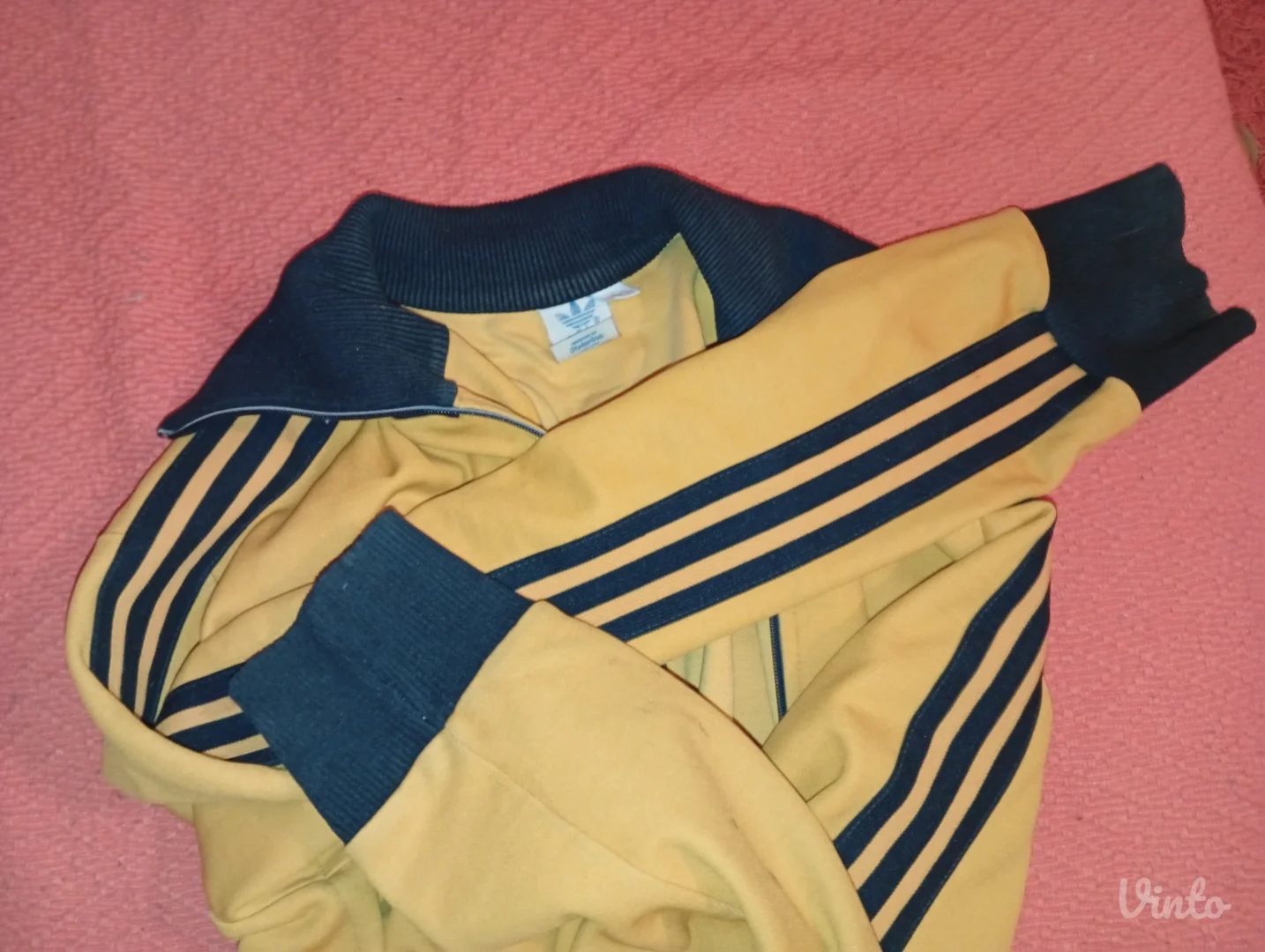 Original vintage Adidas Originals duks / track top iz kasnih 80-ih – ranih 90-ih.