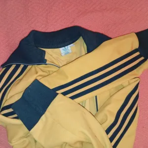 Original vintage Adidas Originals duks / track top iz kasnih 80-ih – ranih 90-ih.