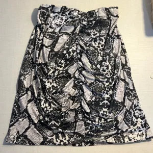 Pretty little thing suknja