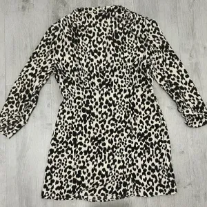 Nikad nosena Zara haljina