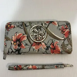 Guess novcanik, original.