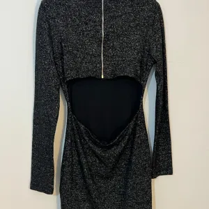 Svecana zara haljina sa otvorenim ledjima