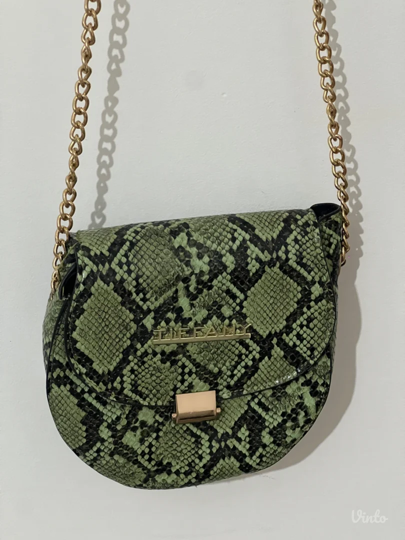 Tiffany torbica, nikad nosena.