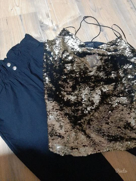 Pantalone i šljokičasta bluza