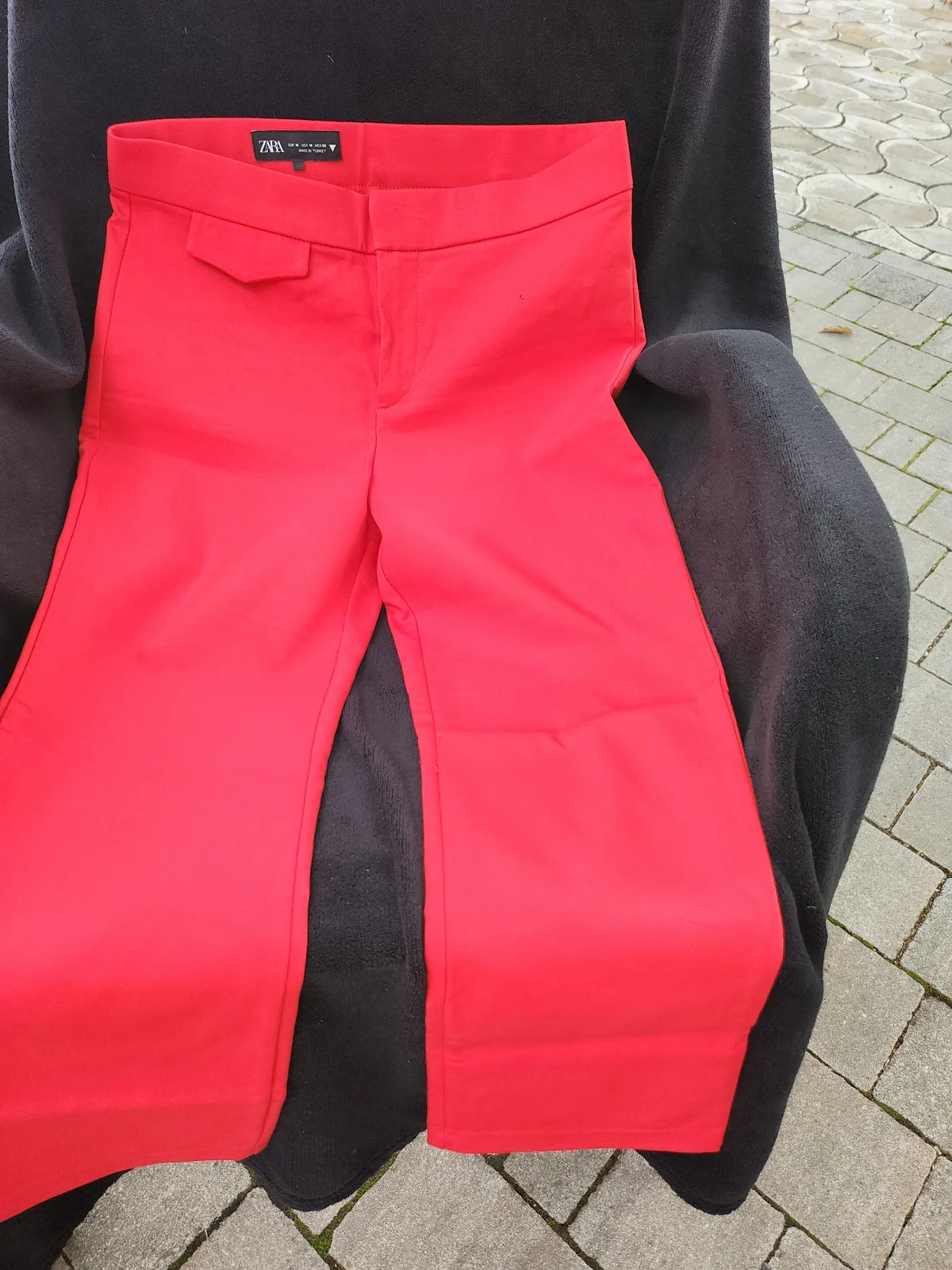 Pantalone crvene ZARA
