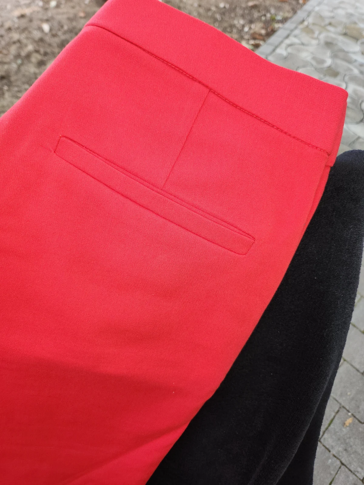 Pantalone crvene ZARA