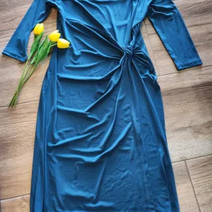 Elegantna midi haljina