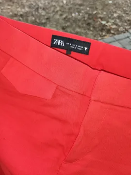 Pantalone crvene ZARA
