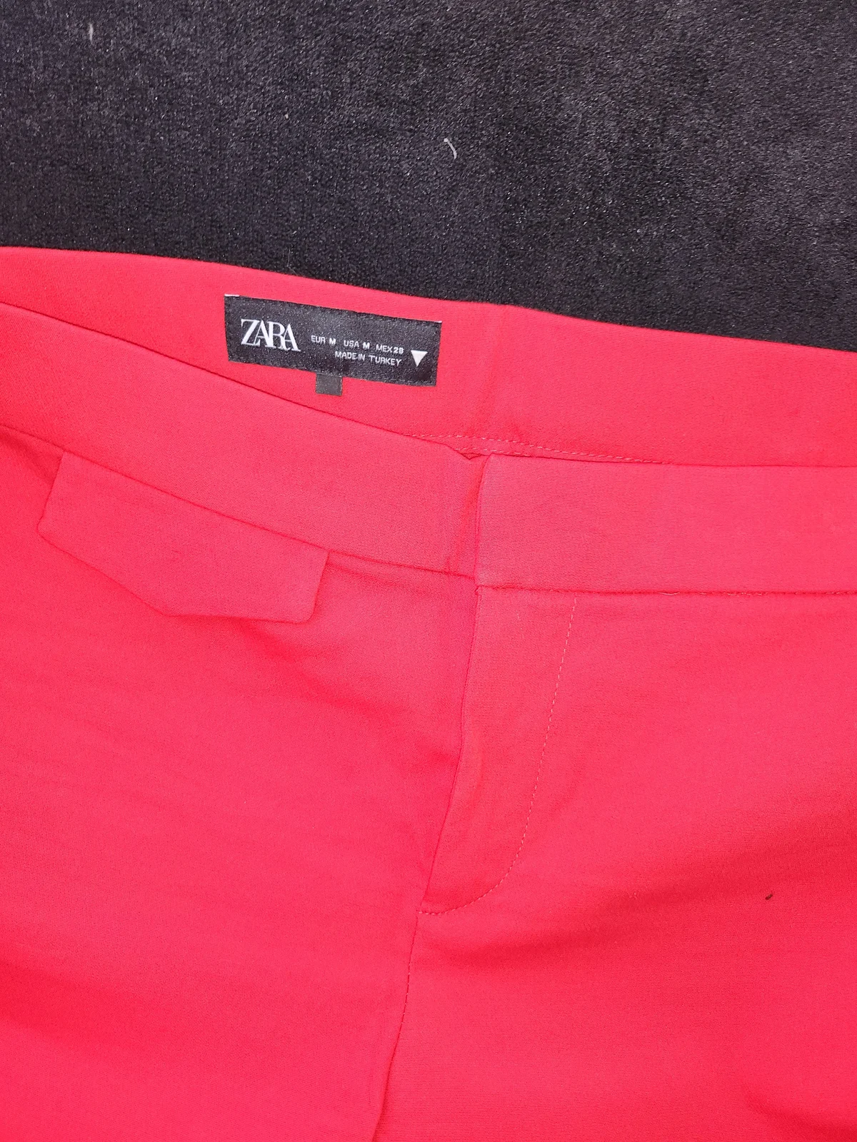 Pantalone crvene ZARA