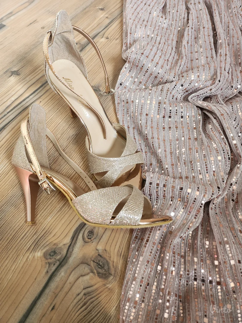 Glamurozna duga haljina