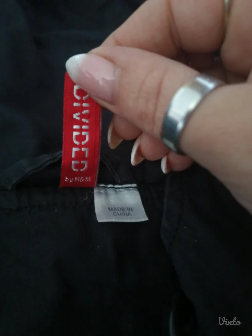 H&M DIVIDED